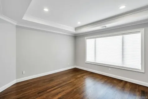 12 Barbara Lane Glen Cove NY 11542