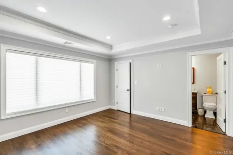 12 Barbara Lane Glen Cove NY 11542