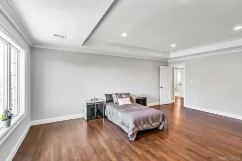 12 Barbara Lane Glen Cove NY 11542