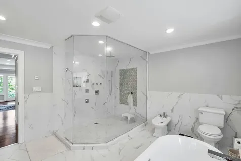 12 Barbara Lane Glen Cove NY 11542
