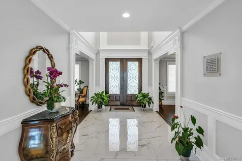 12 Barbara Lane Glen Cove NY 11542