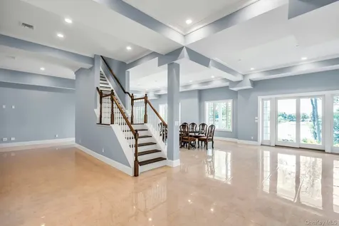 12 Barbara Lane Glen Cove NY 11542