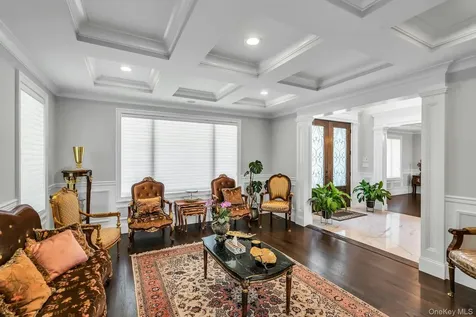 12 Barbara Lane Glen Cove NY 11542