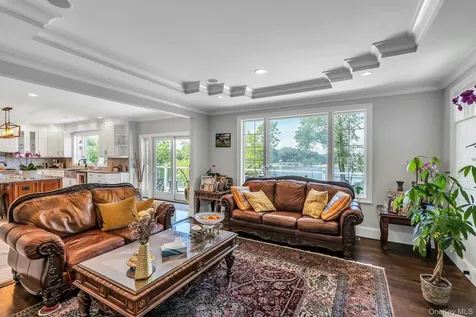 12 Barbara Lane Glen Cove NY 11542