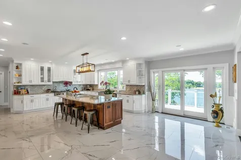12 Barbara Lane Glen Cove NY 11542
