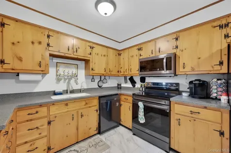 176 Gretna Woods Road Pleasant Valley NY 12569