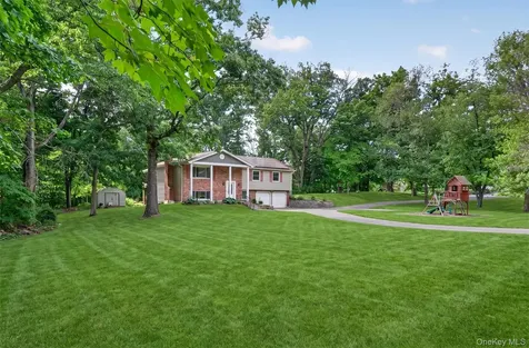 176 Gretna Woods Road Pleasant Valley NY 12569