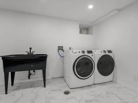 14729 70th Avenue Flushing NY 11367