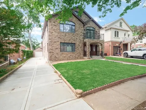 14729 70th Avenue Flushing NY 11367