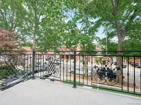 14729 70th Avenue Flushing NY 11367