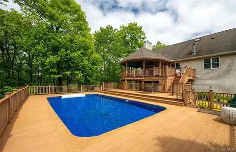17 James Court Mahopac NY 10541
