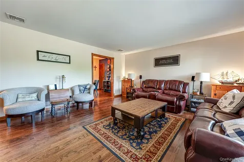 19 Buchanan Avenue Amity Harbor NY 11701
