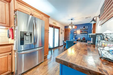 19 Buchanan Avenue Amity Harbor NY 11701