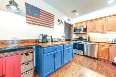 19 Buchanan Avenue Amity Harbor NY 11701