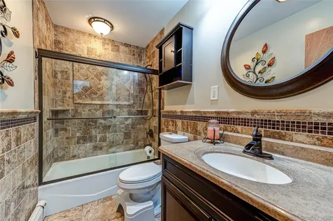 19 Buchanan Avenue Amity Harbor NY 11701