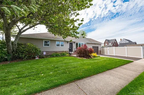 19 Buchanan Avenue Amity Harbor NY 11701