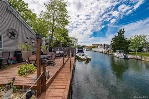 19 Buchanan Avenue Amity Harbor NY 11701