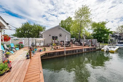 19 Buchanan Avenue Amity Harbor NY 11701