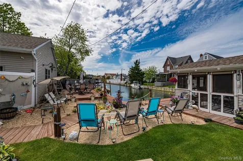 19 Buchanan Avenue Amity Harbor NY 11701