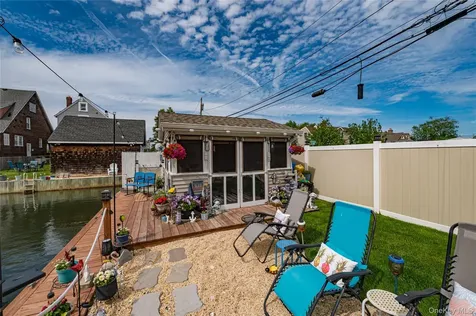 19 Buchanan Avenue Amity Harbor NY 11701