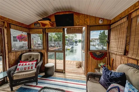 19 Buchanan Avenue Amity Harbor NY 11701
