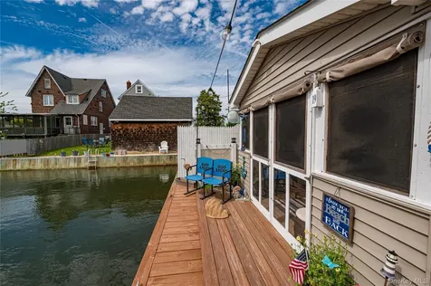 19 Buchanan Avenue Amity Harbor NY 11701