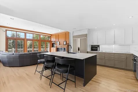 3 Israel Townsend Hill Armonk NY 10504