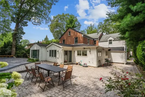 134 Wooleys Lane Great Neck NY 11023