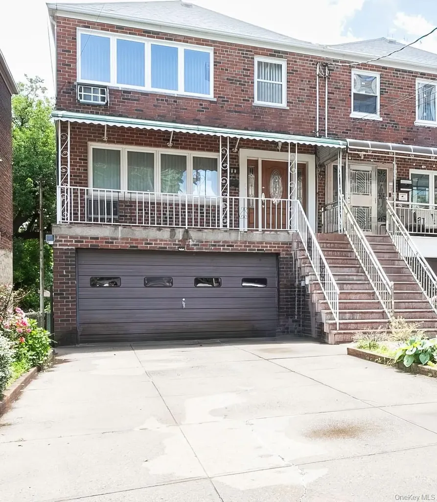 810 Neill Avenue Bronx NY 10462