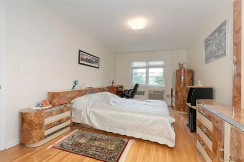 810 Neill Avenue Bronx NY 10462