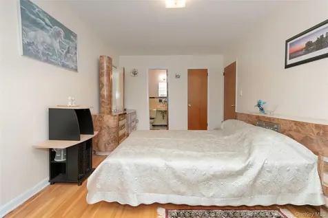 810 Neill Avenue Bronx NY 10462