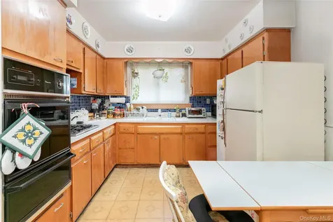 810 Neill Avenue Bronx NY 10462
