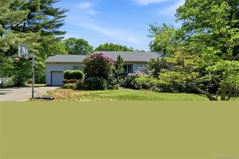 37 Winston Drive Smithtown NY 11787