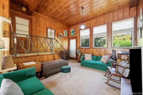 37 Winston Drive Smithtown NY 11787