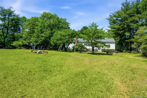 37 Winston Drive Smithtown NY 11787