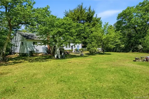37 Winston Drive Smithtown NY 11787