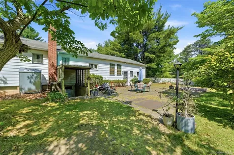 37 Winston Drive Smithtown NY 11787