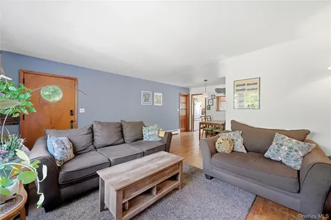 37 Winston Drive Smithtown NY 11787