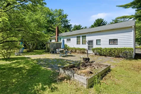 37 Winston Drive Smithtown NY 11787