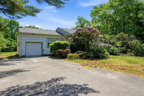 37 Winston Drive Smithtown NY 11787
