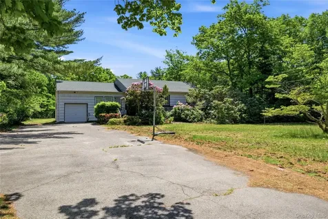 37 Winston Drive Smithtown NY 11787