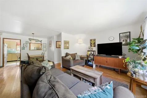 37 Winston Drive Smithtown NY 11787
