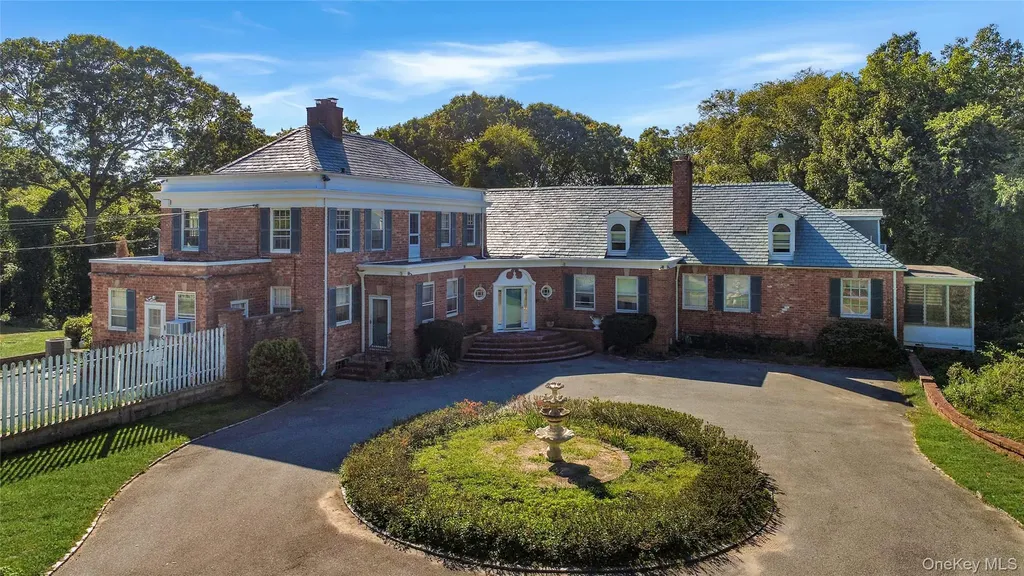 274 River Road Saint James NY 11787
