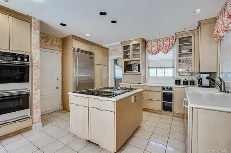274 River Road Saint James NY 11787
