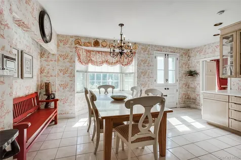 274 River Road Saint James NY 11787