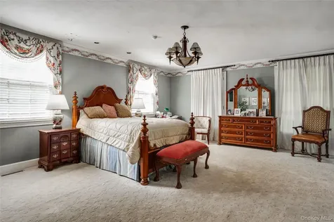 274 River Road Saint James NY 11787
