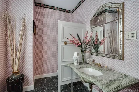 274 River Road Saint James NY 11787