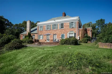 274 River Road Saint James NY 11787