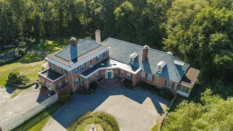 274 River Road Saint James NY 11787