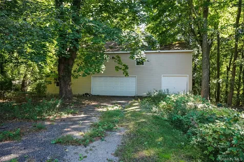 274 River Road Saint James NY 11787
